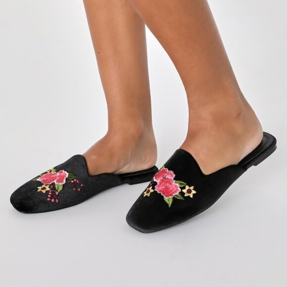 Lulu's Black Floral Embroidered Mules - Picture 2 of 6